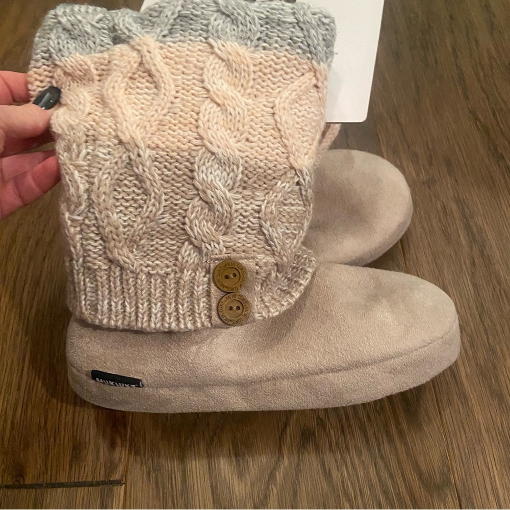 The Original Muk Luks Slippers
Size Medium 7-8